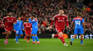 موقف كوميدي يضع أندرو روبرتسون في موقف محرج داخل حافلة نادي ليفربول